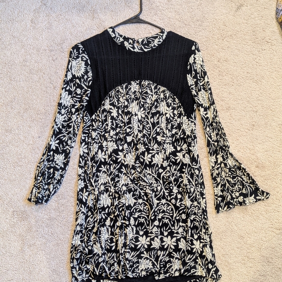 Volcom Monochrome Floral Pattern Top - Picture 1 of 5